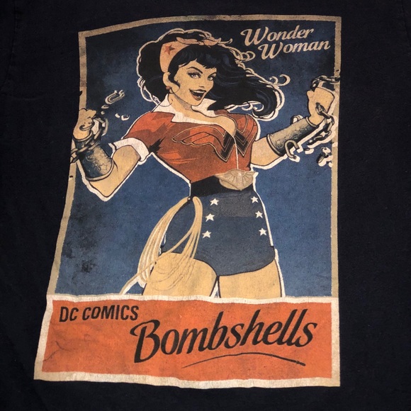 DC Comics Wonder Woman Graphic SS Shirt Size Small - Picture 2 of 5